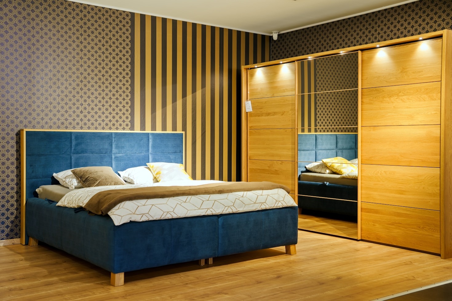 Essential Tools for Expanding Furniture Store Reach